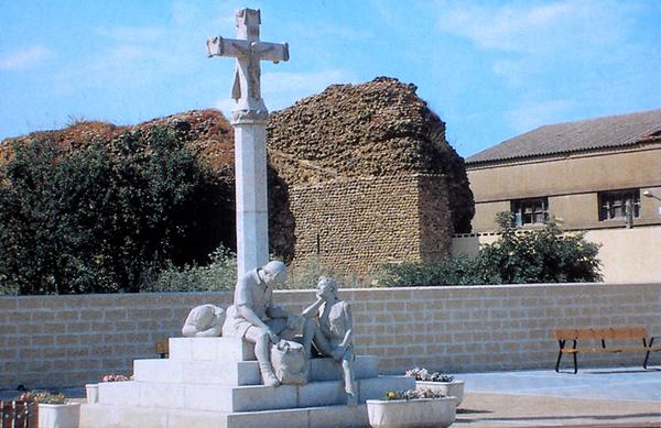 Pilgrim sculpture Mansilla