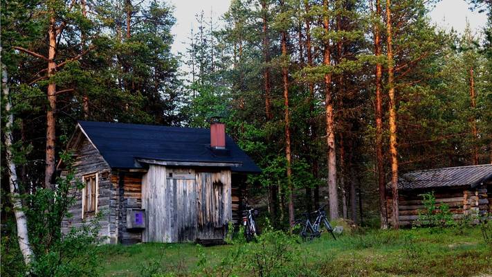 Kruuntupa-hut-bicycles-Finland
